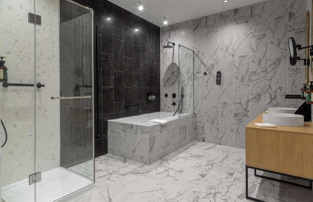 Hotel The Basilian Minsk, Curio Collection By Hilton Exterior foto